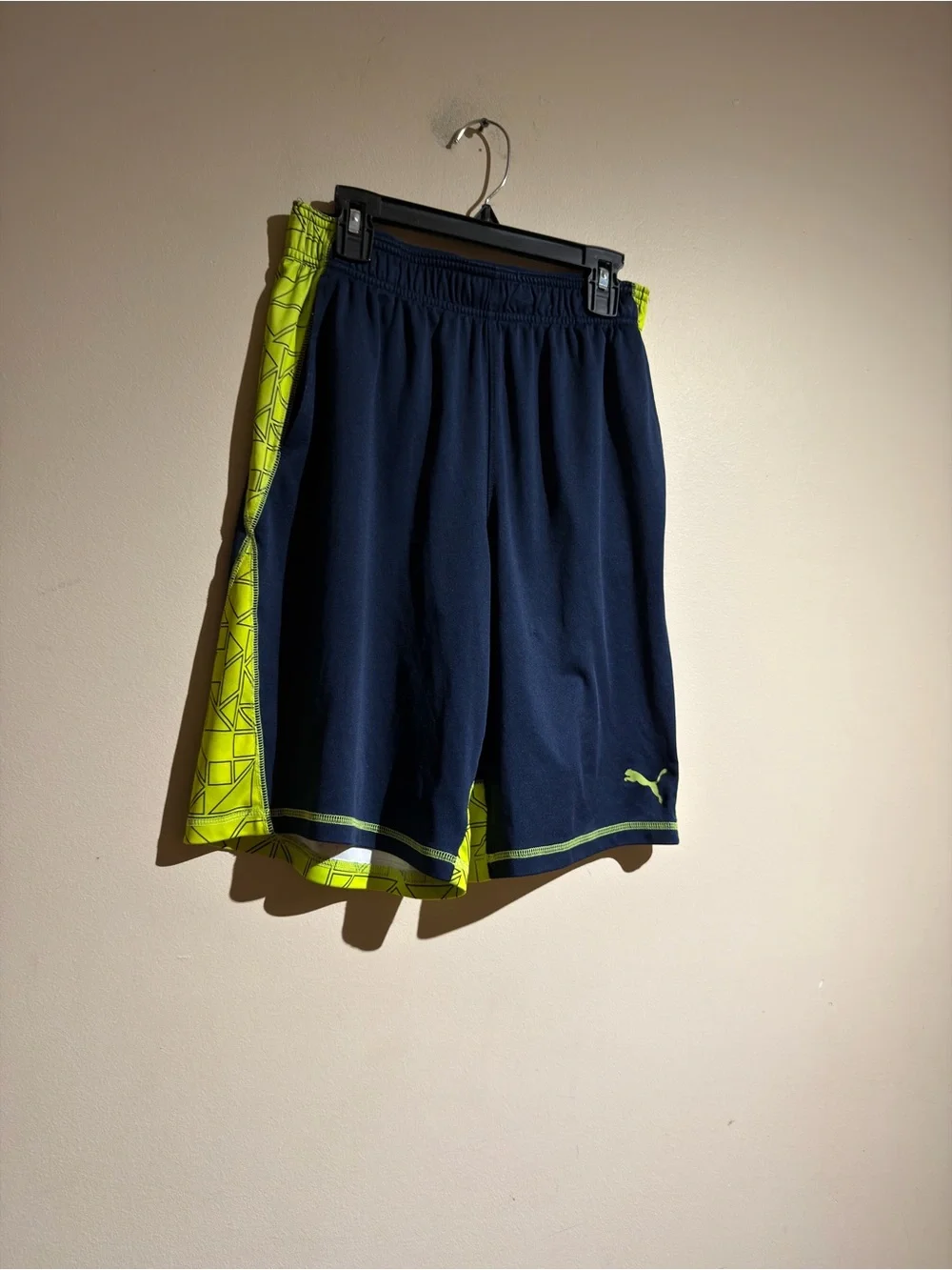 BOYS’ PUMA ATHLETIC SHORTS, NAVY/BRIGHT YELLOW, SIZE LARGE